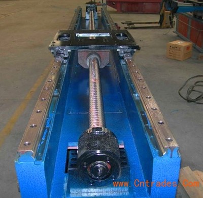 宏凱機械 低價出售護(hù)欄沖孔機 方管沖孔自動設(shè)備助力冷彎型鋼高效加工